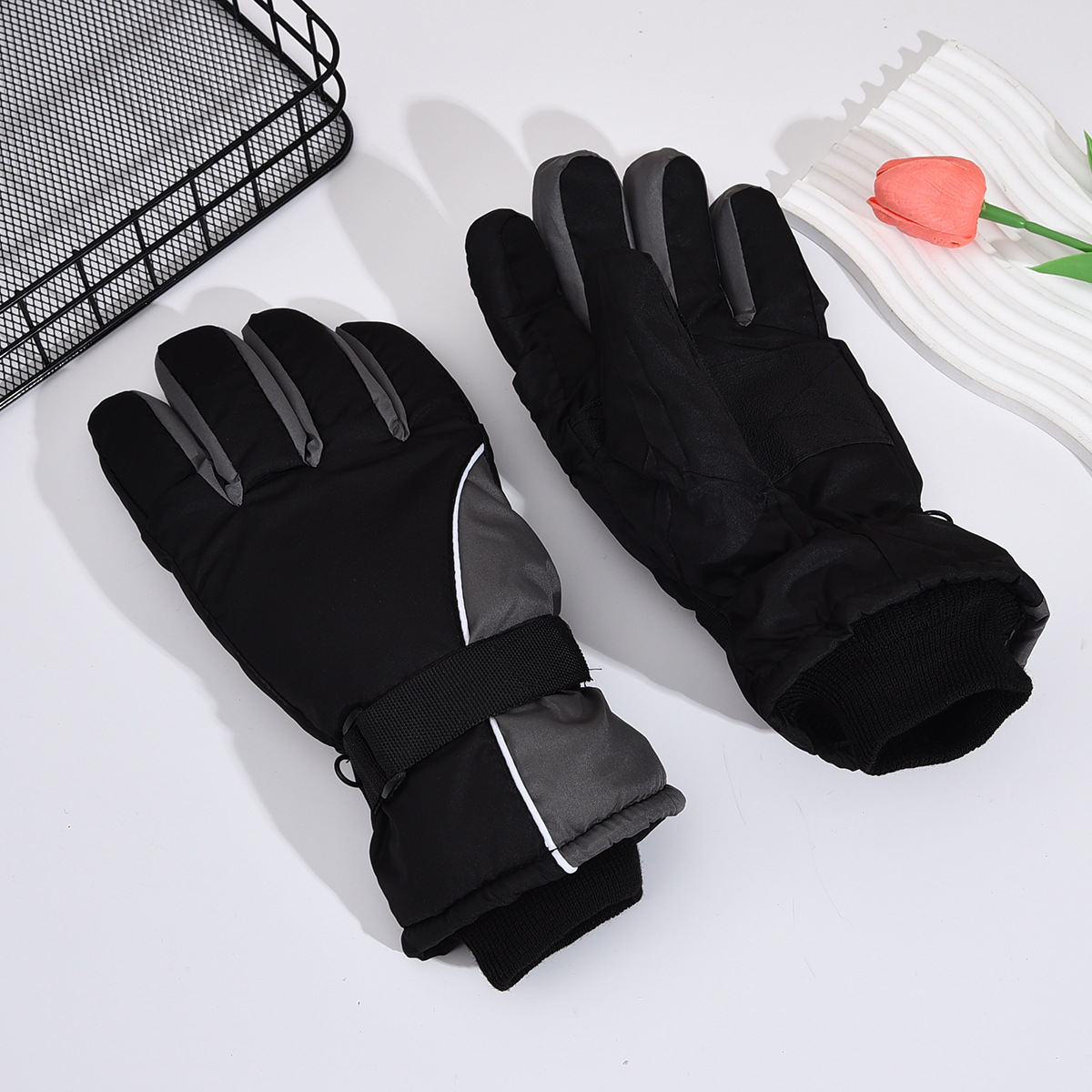 قفازات تزلج أنيقة مقاومة للريا - مراجعة Ski Glove Waterproof وسعره